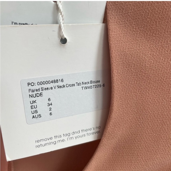 MISSGUIDED Cut Out Choker Neck Long Sleeve Top - Picture 10 of 10